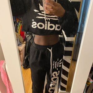 Cropped sweater with sweatpants set